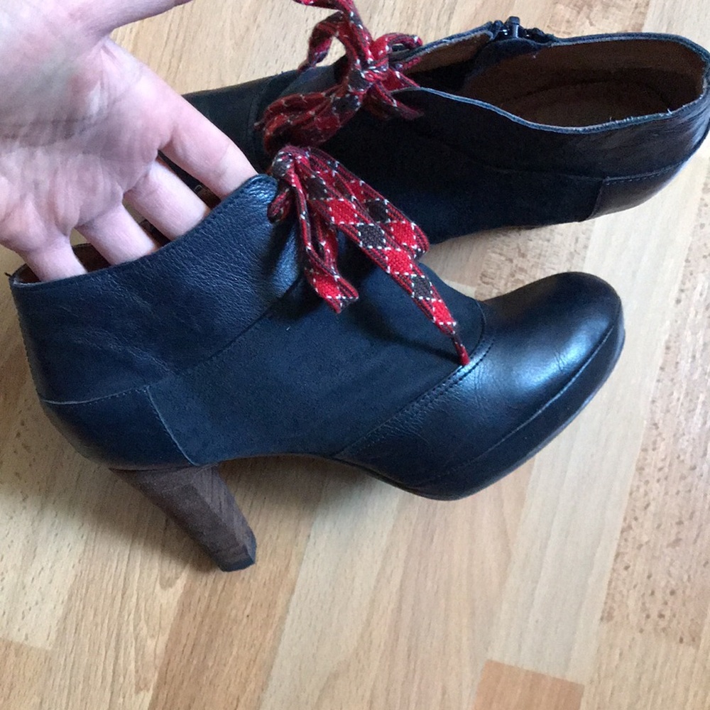 Lucky Penny Navy Leather and Suede Booties size 7B